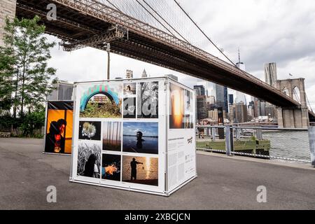 Brooklyn, Stati Uniti. 11 giugno 2024. Mostra fotografica Photoville al Brooklyn Bridge Park di New York. (Foto di Michael Brochstein/Sipa USA) credito: SIPA USA/Alamy Live News Foto Stock