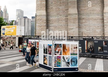 Brooklyn, Stati Uniti. 11 giugno 2024. Mostra fotografica Photoville al Brooklyn Bridge Park di New York. (Foto di Michael Brochstein/Sipa USA) credito: SIPA USA/Alamy Live News Foto Stock