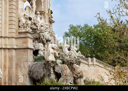 Barcellona, ​​Spain - 2 maggio 2024, Scultura dei cavalli di pietra sulla fontana del parco della Ciutadella, Catalogna, Spagna Foto Stock