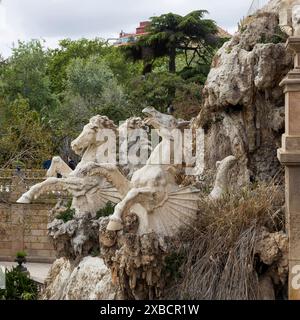 Barcellona, ​​Spain - 2 maggio 2024, Scultura dei cavalli di pietra sulla fontana del parco della Ciutadella, Catalogna, Spagna Foto Stock