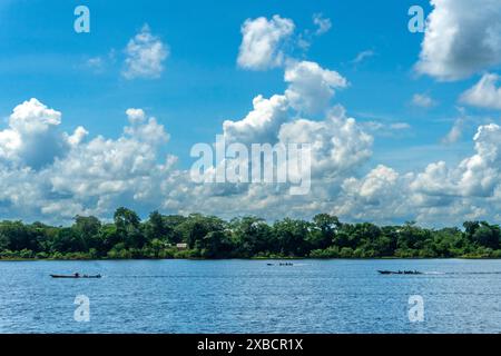 Laguna di Yarinacocha a Pucallpa in Amazzonia peruviana Foto Stock