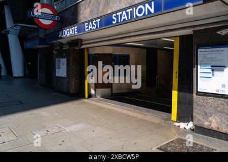 Ingresso alla stazione della metropolitana Aldgate East, Londra Regno Unito Foto Stock