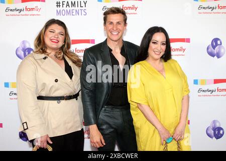 Alina Wichmann, Lukas Sauer und Miyabi Kawai bei der Ernsting S Family Fashionshow AM 11.06.2024 ad Amburgo Ernstings Family Modenschau 2024 ad Amburgo *** Alina Wichmann, Lukas Sauer e Miyabi Kawai all'Ernsting's Family Fashion Show l'11 06 2024 ad Amburgo Ernstings Family Fashion Show 2024 ad Amburgo Foto Stock