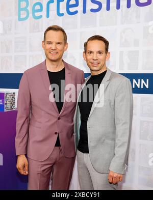 Hendrik Streeck und Paul Zubeil bei der Bertelsmann Sommerparty in der Bertelsmann Repräsentanz Berlin. *** Hendrik Streeck e Paul Zubeil al Bertelsmann Summer Party presso l'ufficio di rappresentanza Bertelsmann a Berlino Foto Stock