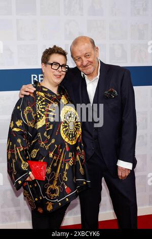 Maren Muntenbeck und Leonard Lansink bei der Bertelsmann Sommerparty in der Bertelsmann Repräsentanz Berlin. *** Maren Muntenbeck e Leonard Lansink al Bertelsmann Summer Party presso l'ufficio di rappresentanza Bertelsmann a Berlino Foto Stock