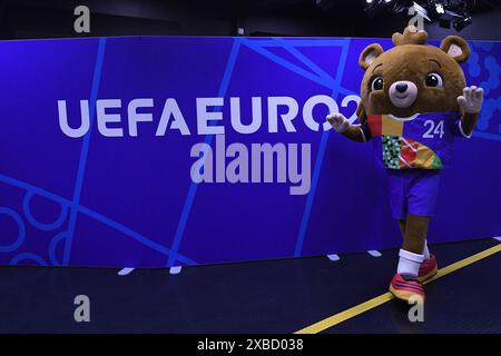 Dortmund, Germania. 11 giugno 2024. UEFA EURO 2024 - Stadium Open Media Days am 11.06.2024 im BVB Stadion Dortmund a Dortmund Maskottchen Albaert foto: Revierfoto crediti: ddp media GmbH/Alamy Live News Foto Stock