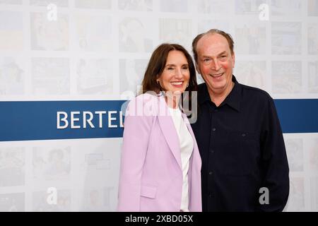 Christiane und Herbert Knaup bei der Bertelsmann Sommerparty in der Bertelsmann Repräsentanz Berlin. *** Christiane e Herbert Knaup al Bertelsmann Summer Party presso l'Ufficio di rappresentanza Bertelsmann di Berlino Foto Stock