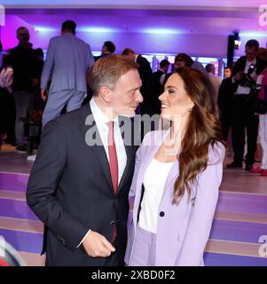Christian Lindner, Franca Lehfeldt bei der Bertelsmann Sommerparty in der Bertelsmann Repräsentanz Berlin. *** Christian Lindner, Franca Lehfeldt al Bertelsmann Summer Party presso l'Ufficio di rappresentanza Bertelsmann a Berlino Foto Stock