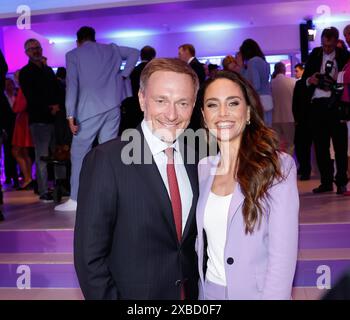 Christian Lindner, Franca Lehfeldt bei der Bertelsmann Sommerparty in der Bertelsmann Repräsentanz Berlin. *** Christian Lindner, Franca Lehfeldt al Bertelsmann Summer Party presso l'Ufficio di rappresentanza Bertelsmann a Berlino Foto Stock