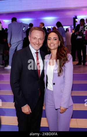 Christian Lindner, Franca Lehfeldt bei der Bertelsmann Sommerparty in der Bertelsmann Repräsentanz Berlin. *** Christian Lindner, Franca Lehfeldt al Bertelsmann Summer Party presso l'Ufficio di rappresentanza Bertelsmann a Berlino Foto Stock