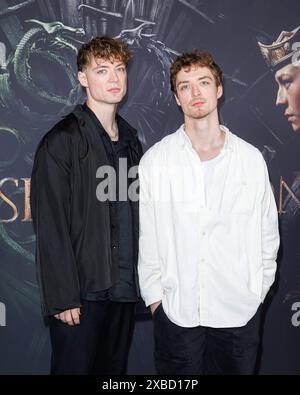 Anteprima - CASA DEL DRAGO Heiko Lochmann e Roman Lochmann bei dem Premieren Event von HOUSE OF THE DRAGON Staffel 2 im CineStar Tegel am 11.06.2024 a Berlino. *** Premiere HOUSE OF THE DRAGON Heiko Lochmann e Roman Lochmann al primo evento di HOUSE OF THE DRAGON stagione 2 al CineStar Tegel l'11 06 2024 a Berlino Copyright: XEventpressxKochanx Foto Stock