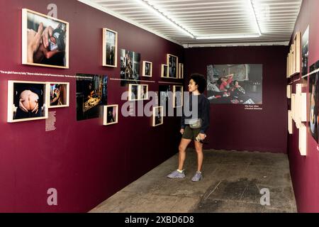 Mostra fotografica Photoville al Brooklyn Bridge Park di New York. Foto Stock