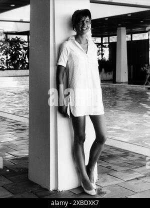 4 agosto 1967, Cannes, Francia: L'attrice francese FRANCOISE HARDY che si rilassa a Port canto in una scena di un cortometraggio girato sulla Costa Azzurra. (Credit Image: © Keystone Press Agency/ZUMA Press Wire) SOLO PER USO EDITORIALE! Non per USO commerciale! Foto Stock