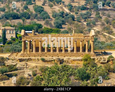 Tempio degli Eracle nella Valle dei Templi ad Agrigento, Sicilia, Italia Foto Stock