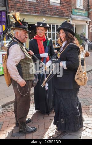 Inghilterra, Kent, Rochester, Annual Sweeps Festival, persone vestite con abiti tradizionali Foto Stock