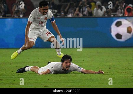 Giacarta, Indonesia. 11 giugno 2024. Thom Haye (in basso) dell'Indonesia celebra il punteggio ottenuto durante la partita del gruppo F delle qualificazioni asiatiche ai Mondiali FIFA 2026 tra Indonesia e Filippine a Giacarta, Indonesia, 11 giugno 2024. Crediti: Agung Kuncahya B./Xinhua/Alamy Live News Foto Stock