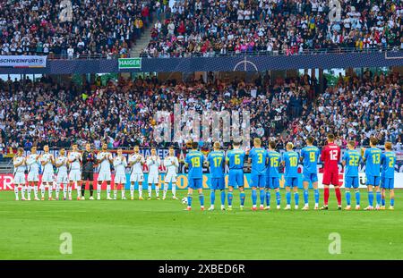 Foto di squadra: Joshua Kimmich, DFB 6 Jamal Musiala, DFB 10 Waldemar Anton, DFB 16 Ilkay Gündogan, DFB 21 Kai Havertz, DFB 7 Manuel NEUER, DFB 1 portiere, Jonathan Tah, DFB 4 Florian Wirtz, Nr. 17 DFB Robert Andrich, DFB 23 Pascal Gross Mittelstädt, DFB 5 DFB, DFB, DFB 7 Maximilian SFB 18, DFB UKR 3 Taras STEPANENKO, UKR 6 Ilya Zabarnyi, UKR 13 Anatoliy Trubin, UKR 12 Roman Yaremchuk, UKR 9 Mykola MATWIJENKO, UKR 22 Yukhym Konoplia, UKR 2 Viktor Tsygankov, UKR 15 Oleksandr Zinchenko, UKR 17 Mykhaylo Mudryk, UKR Shaparenko, UKR 10, Mykola Shaparenko UKR 19 prima dell'amichevole GERMANIA - UCRAINA 0-0 DEUTS Foto Stock