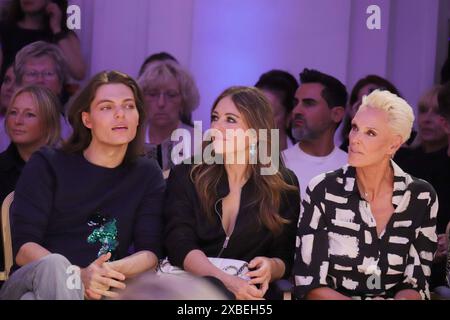 Ernstings Fashion Show im Atlantic Hotel Hamburg Damian Hurley, Elizabeth Hurley, Brigitte Nielsen, Ernstings Fashion Show, Atlantic Hotel Hamburg, 11.06.2024 *** Ernstings Fashion Show presso The Atlantic Hotel Hamburg Damian Hurley, Elizabeth Hurley, Brigitte Nielsen, Ernstings Fashion Show, Atlantic Hotel Hamburg, 11 06 2024 Copyright: xEventpressxBecherx Foto Stock