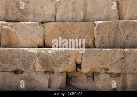 Vista ravvicinata di enormi antichi blocchi di pietra Foto Stock