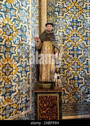 Interno della cattedrale di Faro, cattedrale se a Faro, Algarve in Portogallo. Con pareti finemente decorate con piastrelle azulejos. Foto Stock