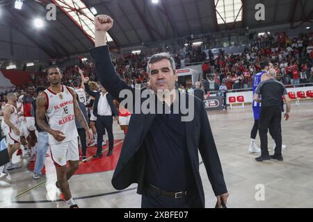 Lisbona, 10/06/2024 - lo Sport Lisboa e Benfica sono stati incoronati 2023/24 campioni nazionali di basket questo pomeriggio dopo aver battuto il Futebol Clube do Porto al Pavilhão da Luz di Lisbona Foto Stock