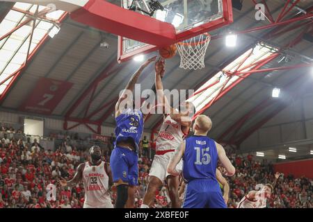 Lisbona, 10/06/2024 - lo Sport Lisboa e Benfica sono stati incoronati 2023/24 campioni nazionali di basket questo pomeriggio dopo aver battuto il Futebol Clube do Porto al Pavilhão da Luz di Lisbona Foto Stock