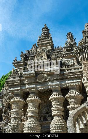 Hauterives. Postman Ferdinad Cheval's Ideal Palace, naive art, Drôme, Auvergne-Rhone-Alpes, Francia Foto Stock