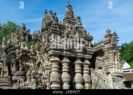 Hauterives. Postman Ferdinad Cheval's Ideal Palace, naive art, Drôme, Auvergne-Rhone-Alpes, Francia Foto Stock