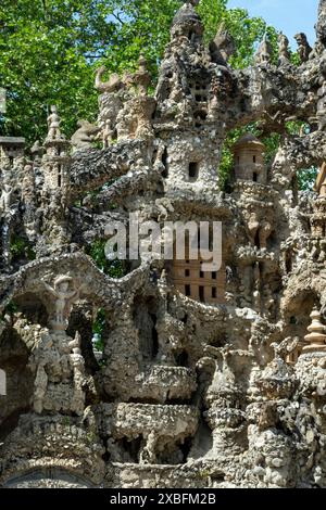 Hauterives. Postman Ferdinad Cheval's Ideal Palace, naive art, Drôme, Auvergne-Rhone-Alpes, Francia Foto Stock