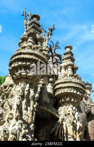 Hauterives. Postman Ferdinad Cheval's Ideal Palace, naive art, Drôme, Auvergne-Rhone-Alpes, Francia Foto Stock