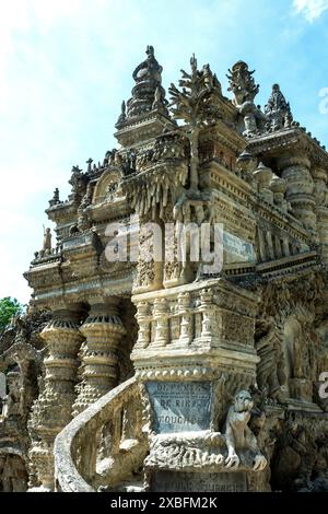 Hauterives. Postman Ferdinad Cheval's Ideal Palace, naive art, Drôme, Auvergne-Rhone-Alpes, Francia Foto Stock