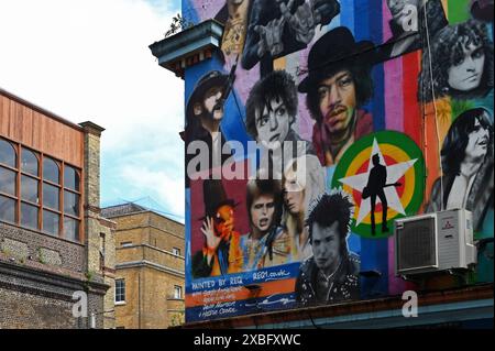 Pub The Prince Albert mit Graffitis von verstorbenen Musikern, North Laine, Brighton, Inghilterra *** Pub The Prince Albert con graffiti di musicisti deceduti, North Laine, Brighton, Inghilterra Foto Stock