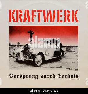 Copertina in vinile vintage. Kraftwerk- Vorsprung durch Technik Live 1971 Foto Stock