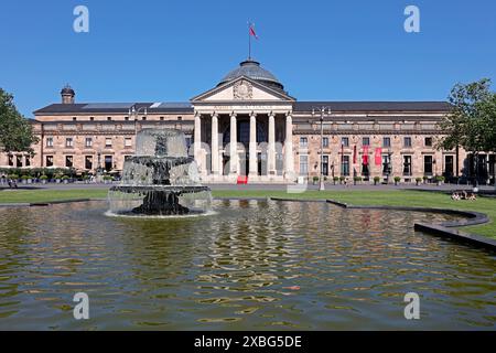 Geografia / viaggi, Germania, Assia, Wiesbaden, kurhaus, casinò, fontana, capitale dello stato Wiesbaden, INFORMAZIONI-AUTORIZZAZIONE-ULTERIORI-DIRITTI-NON-DISPONIBILI Foto Stock