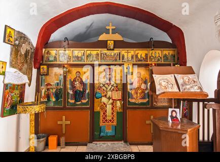 Iconostasi a Ieros Naos (Tempio Santo), chiesa del villaggio, vicino alla città di Agia Galini, Creta centrale, Grecia Foto Stock