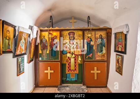 Iconostasi a Ieros Naos (Tempio Santo), chiesa del villaggio, vicino alla città di Agia Galini, Creta centrale, Grecia Foto Stock