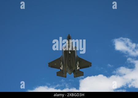 Lockheed Martin F-35 Lightning II in volo, preparandosi per l'atterraggio alla base aerea di Ramstein durante l'esercitazione NATO, il 6 giugno 2024 Foto Stock