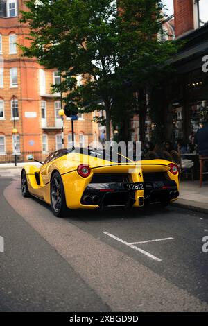 Ferrari LaFerrari per le strade di Londra Foto Stock