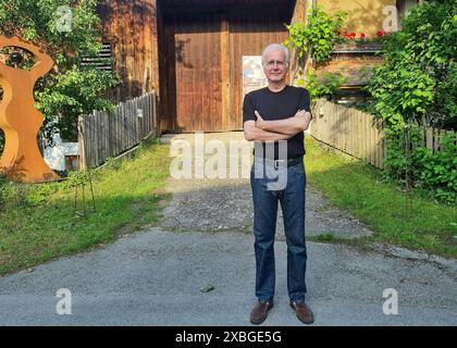 Attore, cabarettista, editorialista, intrattenitore, scrittore e presentatore televisivo tedesco Harald Schmidt, in un'intervista con l'agenzia di stampa austriaca (APA) giovedì 6 giugno 2024 a Uderns a Zillertal, Tirolo, Austria. - 20240606 PD23248 Foto Stock