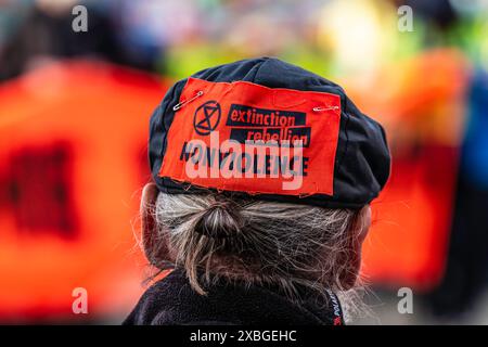 Glasgow, Strathclyde, Scozia, Regno Unito. 4 novembre 2021. Estinzione Rebellion una protesta fuori dal deposito BAE Systems a Govan, Glasgow. BAE è un Foto Stock