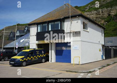 Stazione della Guardia Costiera con pulmino Ford Coastguard all'esterno. Foto Stock