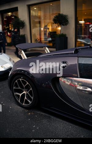 Bugatti Veyron Grand Sport Vitesse in carbonio viola e cromato a Londra Foto Stock