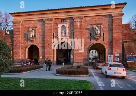 Porta Santa Maria, Lucca, Toscana, Italia Foto Stock