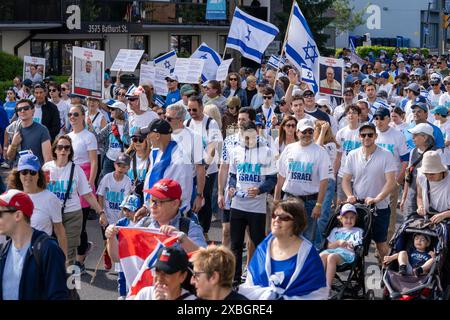 Oltre 40.000 persone camminano lungo Bathurst Street durante la marcia annuale UJA (United Jewish Appeal Federation of Greater Toronto) per Israele. Foto Stock