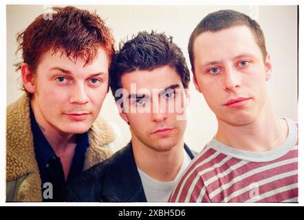 STEREOPHONICS, BACKSTAGE PORTRAIT, VERY YOUNG, 1997: The Stereophonics Original lineup full band in un mini-festival di St David's Day al Coal Exchange a Cardiff Bay, Galles, Regno Unito il 1° marzo 1997. Foto: Rob Watkins. INFO: Stereophonics, una band rock gallese, emerse negli anni '1990 come figure di spicco del rock britannico. Con la voce e i successi di Kelly Jones come "Dakota", hanno raggiunto il successo commerciale. La loro discografia riflette un diverso mix di generi rock, mostrando il loro fascino duraturo. Foto Stock