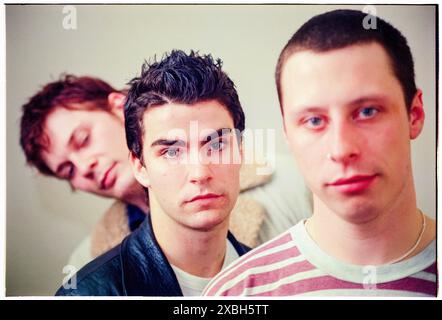 STEREOPHONICS, BACKSTAGE PORTRAIT, VERY YOUNG, 1997: The Stereophonics Original lineup full band in un mini-festival di St David's Day al Coal Exchange a Cardiff Bay, Galles, Regno Unito il 1° marzo 1997. Foto: Rob Watkins. INFO: Stereophonics, una band rock gallese, emerse negli anni '1990 come figure di spicco del rock britannico. Con la voce e i successi di Kelly Jones come "Dakota", hanno raggiunto il successo commerciale. La loro discografia riflette un diverso mix di generi rock, mostrando il loro fascino duraturo. Foto Stock