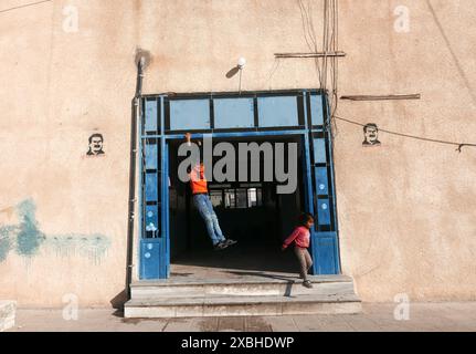 Una scuola ad al-Hasaka, nel nord-est della Siria, che viene utilizzata come campo per gli sfollati interni (IDP), 2019 Foto Stock