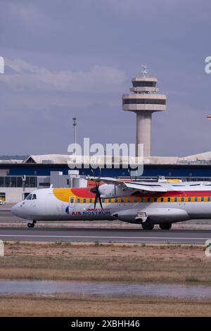 20240611 Flughafen PALMA PALMA, SPAGNA - 11 GIUGNO 2024 : EC-LQV IBERIA REGIONALE ATR 72 at - Flughafen Palma l'11 giugno 2024 a Palma, . Palma Baleares Spagna *** 20240611 Aeroporto PALMA PALMA, SPAGNA 11 GIUGNO 2024 EC LQV IBERIA REGIONALE ATR 72 presso l'aeroporto di Palma l'11 giugno 2024 a Palma, Palma Baleares Spagna Foto Stock