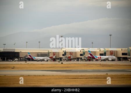 20240611 Flughafen PALMA, SPAGNA - 11 GIUGNO 2024 : G-WUNB WIZZ AIR UK AIRBUS A321NEO at - Flughafen Palma l'11 giugno 2024 a Palma, . Palma Baleares Spagna *** 20240611 Palma Airport PALMA, SPAGNA 11 GIUGNO 2024 G WUNB WIZZ AIR UK AIRBUS A321NEO presso l'aeroporto di Palma l'11 giugno 2024 a Palma, Palma Baleares Spagna Foto Stock