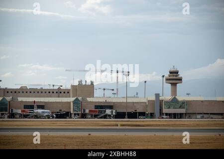 20240611 Flughafen PALMA, SPAGNA - 11 GIUGNO 2024 : G-WUNB WIZZ AIR UK AIRBUS A321NEO at - Flughafen Palma l'11 giugno 2024 a Palma, . Palma Baleares Spagna *** 20240611 Palma Airport PALMA, SPAGNA 11 GIUGNO 2024 G WUNB WIZZ AIR UK AIRBUS A321NEO presso l'aeroporto di Palma l'11 giugno 2024 a Palma, Palma Baleares Spagna Foto Stock